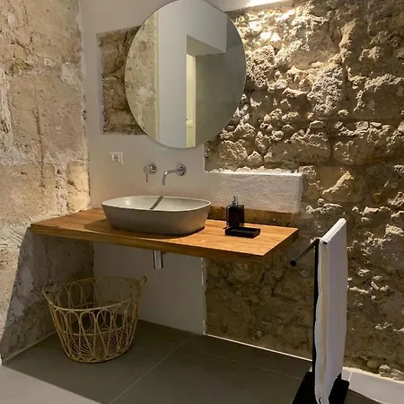Casa Lunya Syracuse